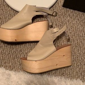 Peep toe wooded wedge sandals